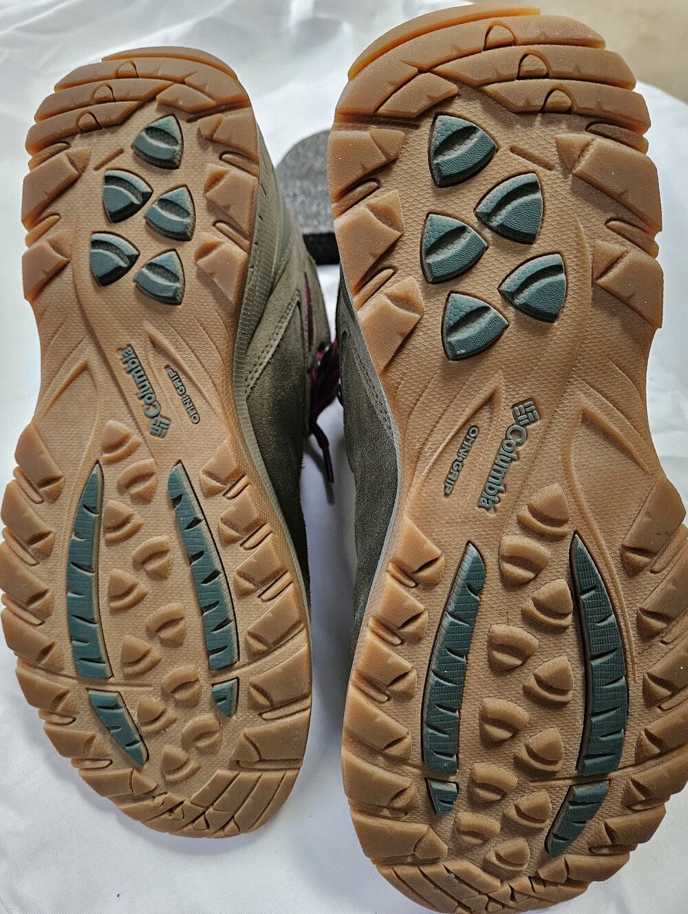 Columbia Women's Olive Suede Lace-Up Boots with Burgundy Laces - Picture 5 of 7